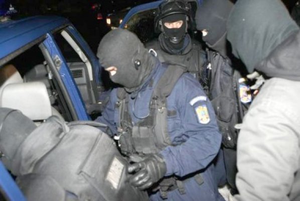 Lovitură grea pentru imaginea Poliţiei Constanţa: şi soţiile ofiţerilor de la Crimă Organizată arestaţi sunt poliţiste